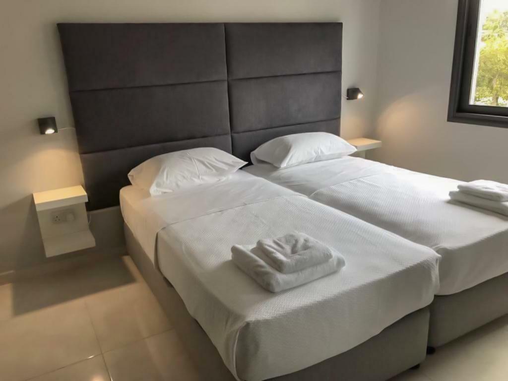 Mare Monte Seaview Boutique Apartment Paphos Bagian luar foto